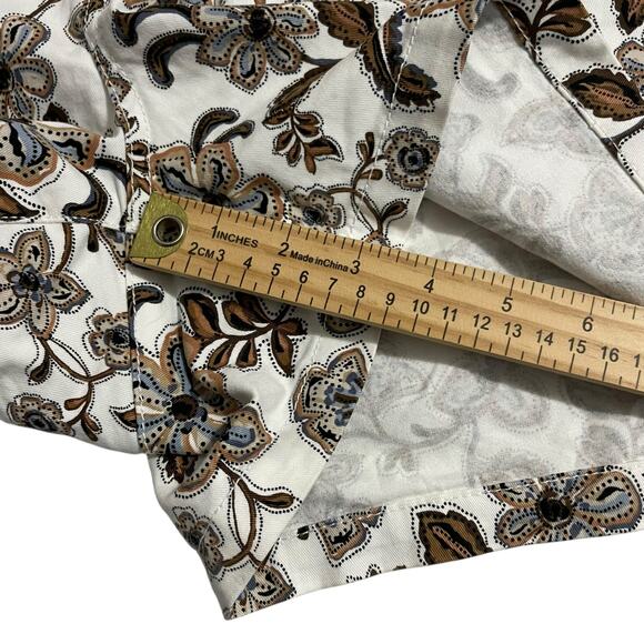 a.n.a. A New Approach Womens Shorts Size 14 Mid Rise Twill Shortie Short Floral - Picture 9 of 10
